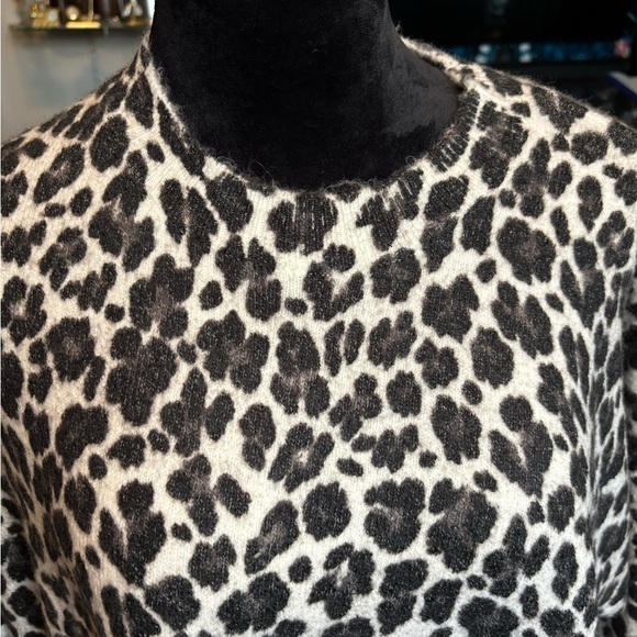 Vince Camuto Black and White Leopard Print Sweater XL - Picture 2 of 8